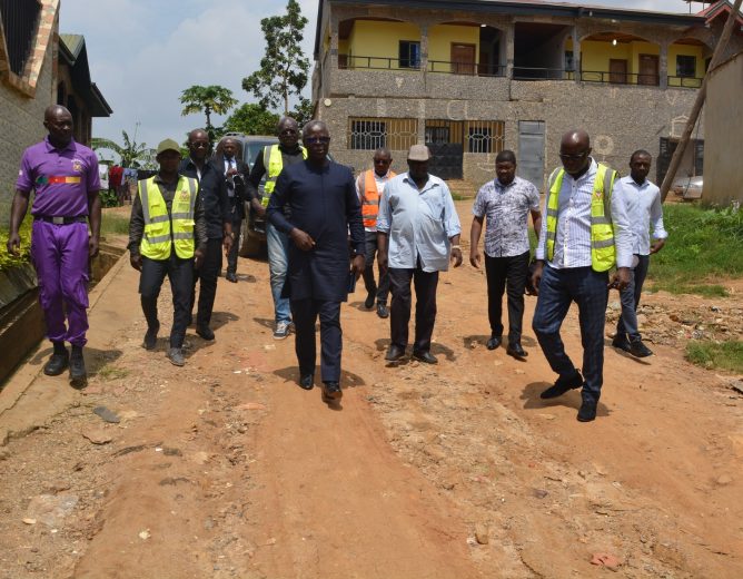 Visite des infrastructures au quartier Nkolmbong